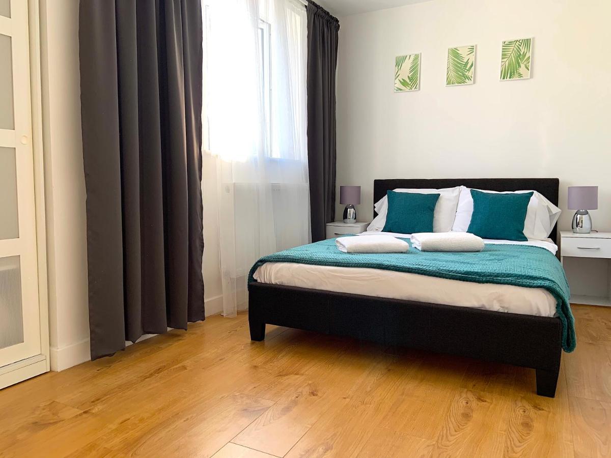 Two Bedroom Serviced Apartment, Лондон Екстериор снимка